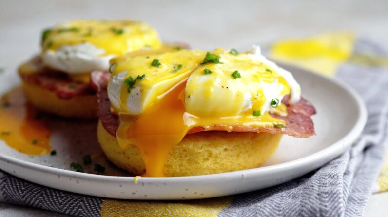 Keto Eggs Benedict Recipe [with 90 Second Mug Bread]